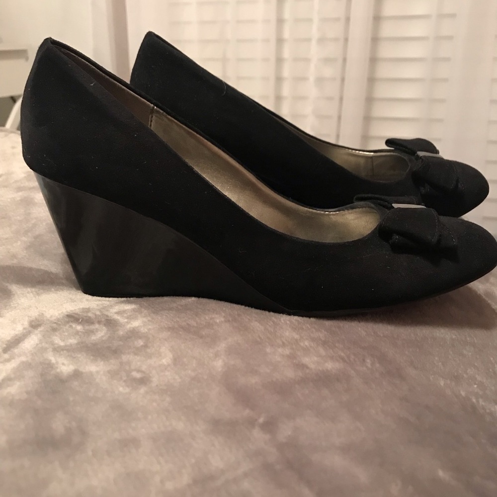 Bandolino Black Suede Wedges